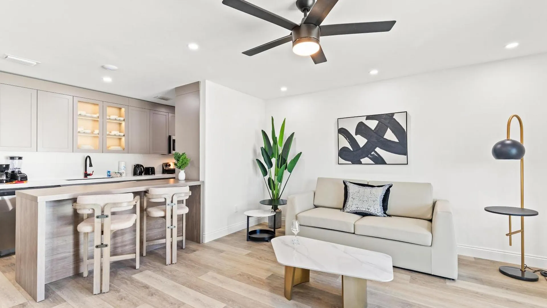 Ocean Breeze 1B Apartment Panama City Beach